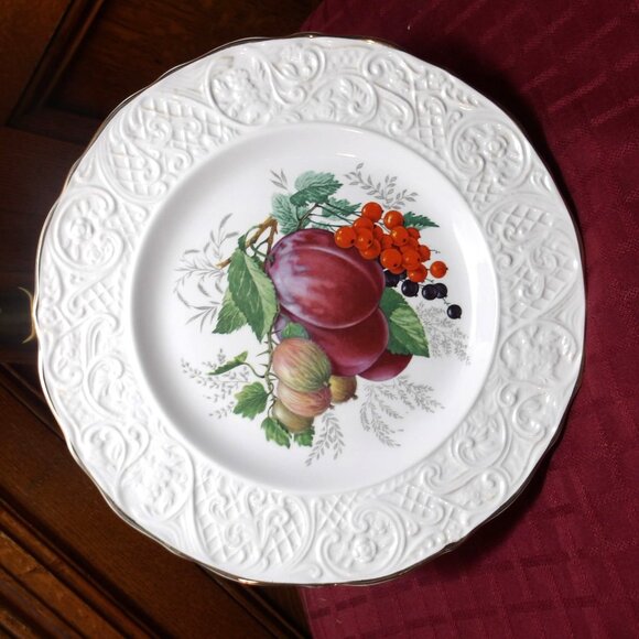 *** MARLBOROUGH *** Old English Ironstone 9" / SALAD PLATE / Gold Edging - Picture 1 of 2